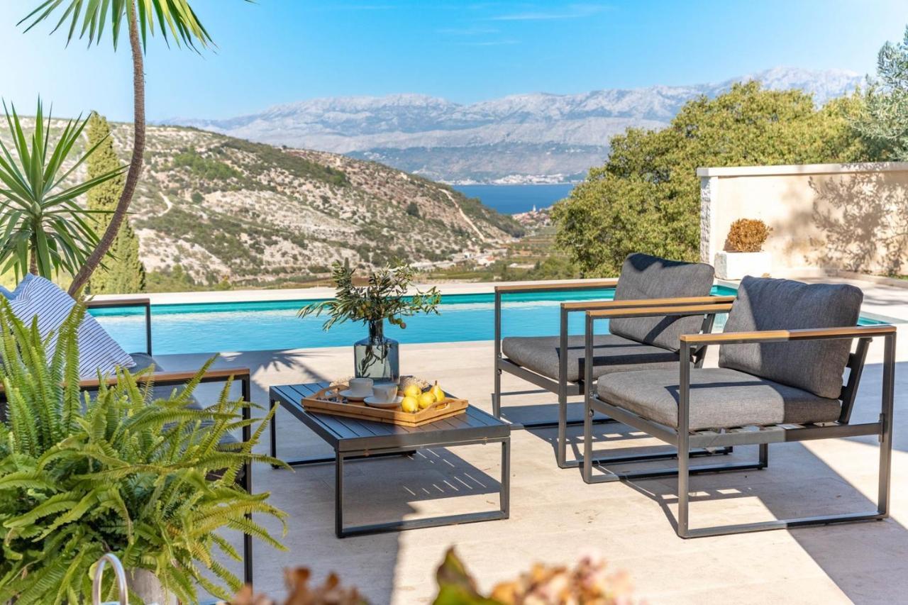 New Villa Ani! Traditional And Luxurious 4-Bedroom Villa With Heated Pool And Sea Views Postira Extérieur photo