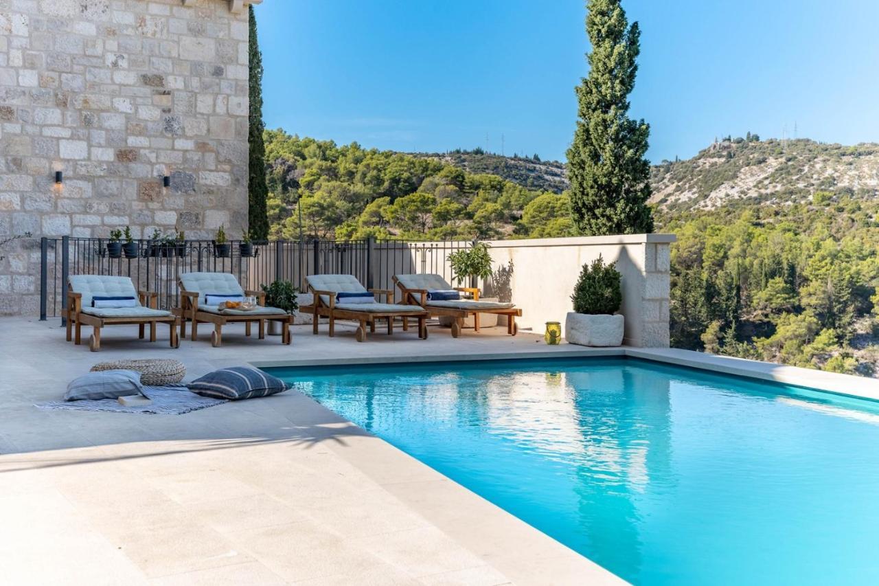 New Villa Ani! Traditional And Luxurious 4-Bedroom Villa With Heated Pool And Sea Views Postira Extérieur photo