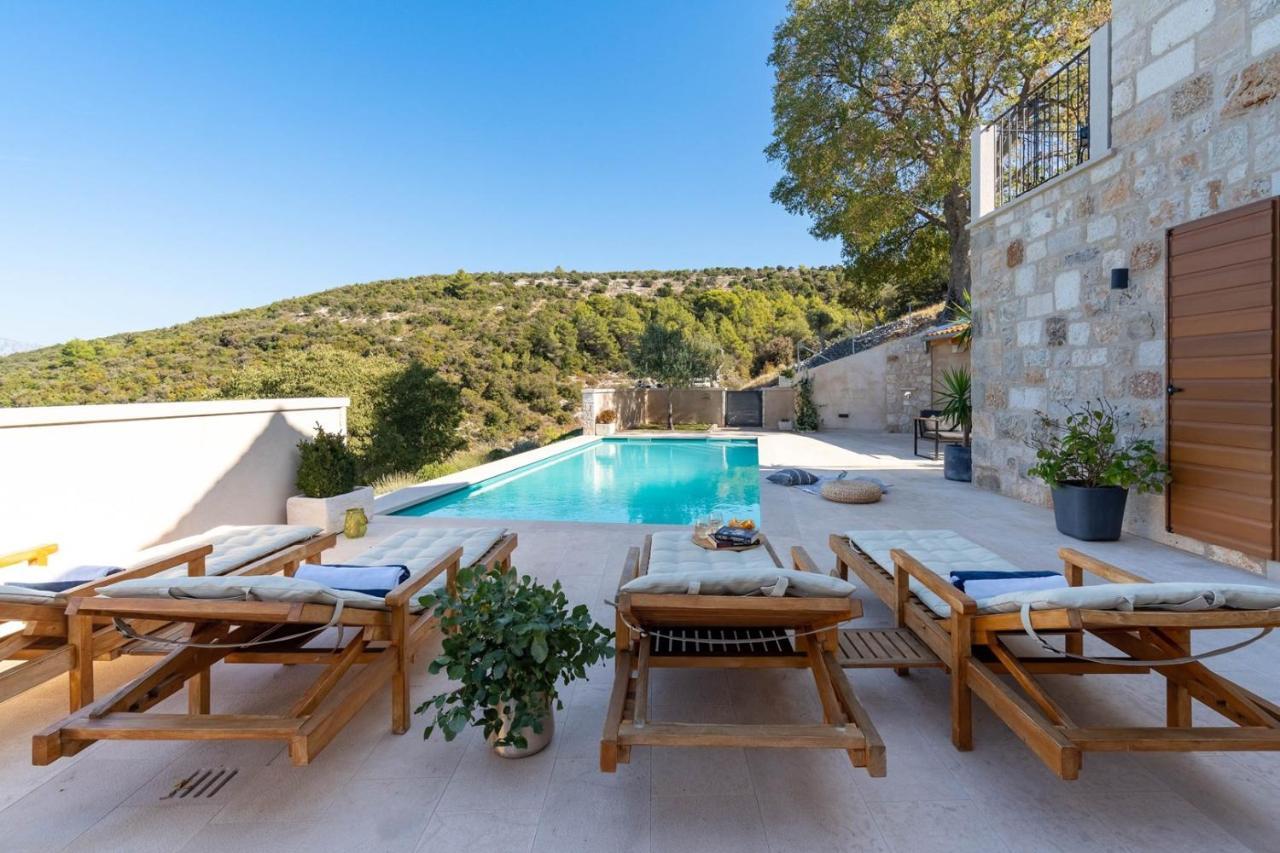New Villa Ani! Traditional And Luxurious 4-Bedroom Villa With Heated Pool And Sea Views Postira Extérieur photo