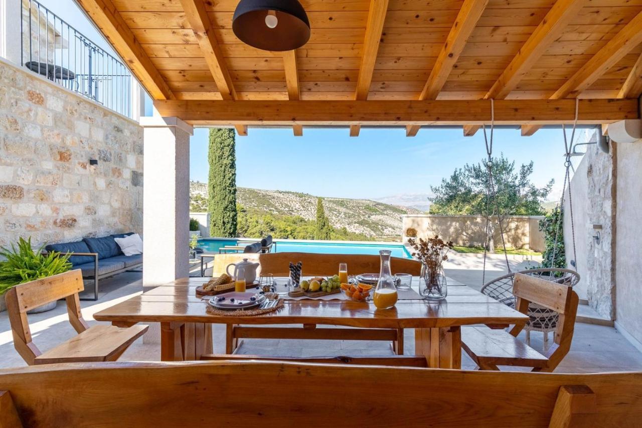 New Villa Ani! Traditional And Luxurious 4-Bedroom Villa With Heated Pool And Sea Views Postira Extérieur photo