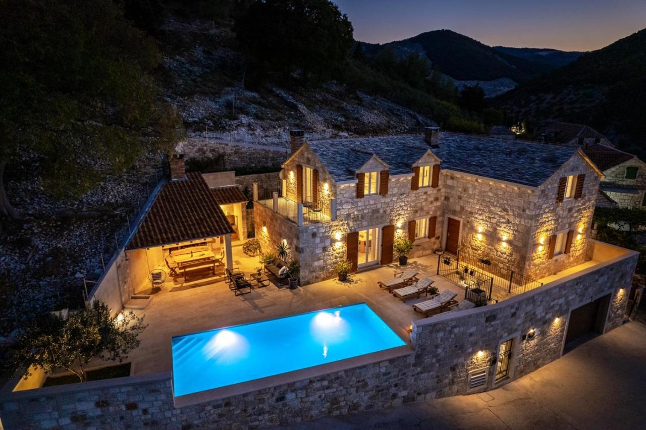 New Villa Ani! Traditional And Luxurious 4-Bedroom Villa With Heated Pool And Sea Views Postira Extérieur photo