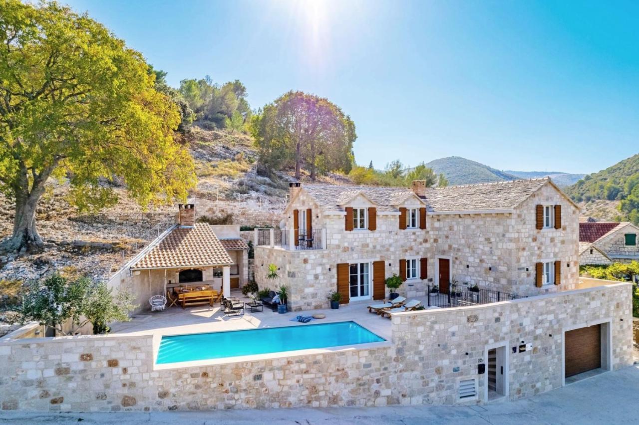 New Villa Ani! Traditional And Luxurious 4-Bedroom Villa With Heated Pool And Sea Views Postira Extérieur photo