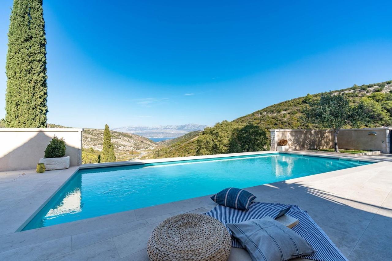 New Villa Ani! Traditional And Luxurious 4-Bedroom Villa With Heated Pool And Sea Views Postira Extérieur photo