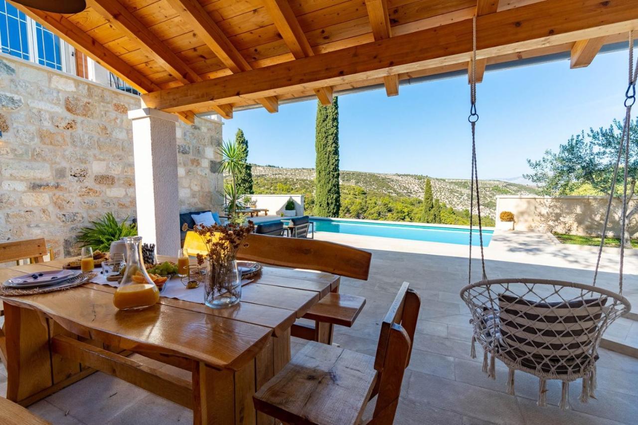 New Villa Ani! Traditional And Luxurious 4-Bedroom Villa With Heated Pool And Sea Views Postira Extérieur photo