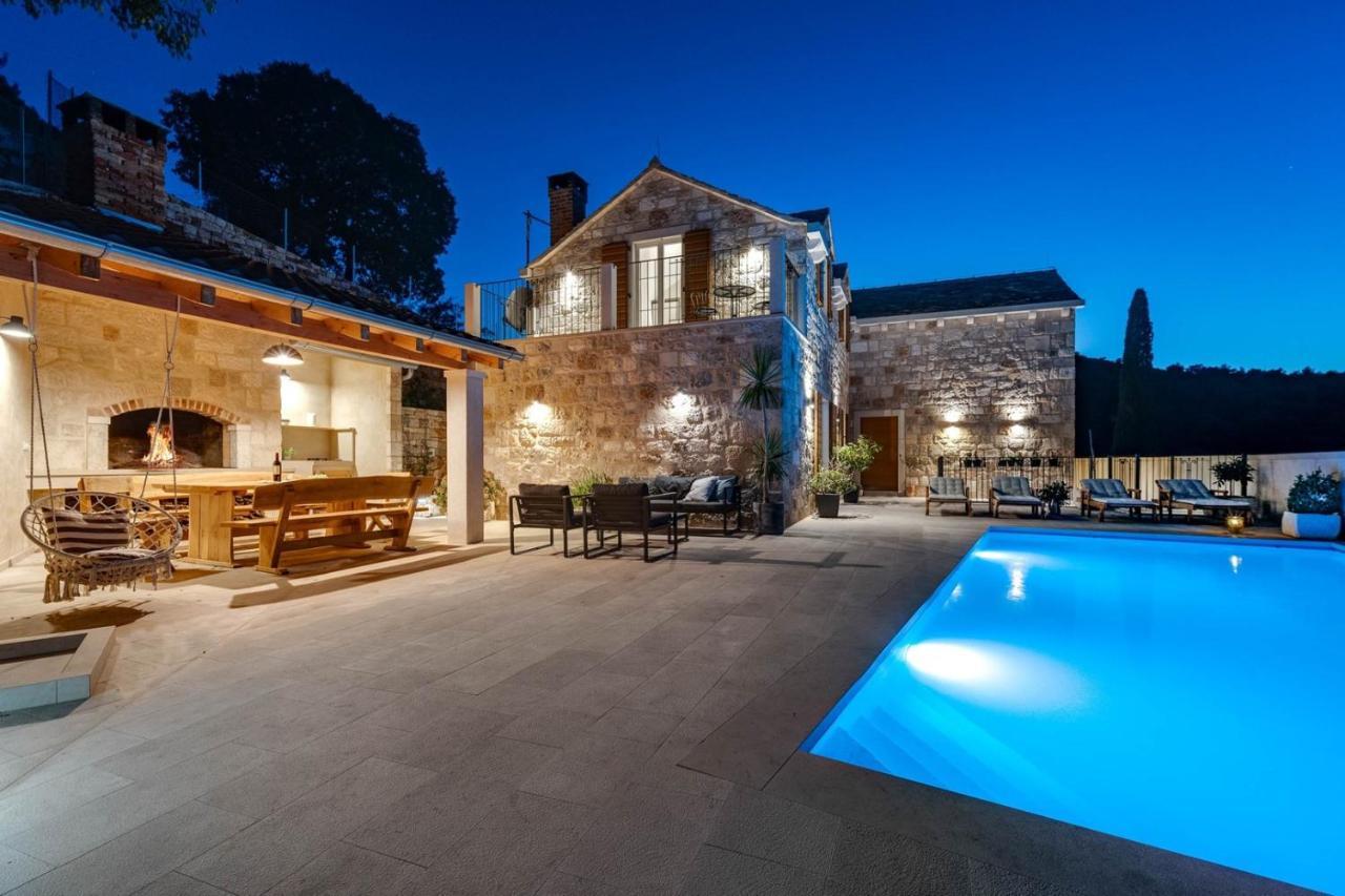 New Villa Ani! Traditional And Luxurious 4-Bedroom Villa With Heated Pool And Sea Views Postira Extérieur photo