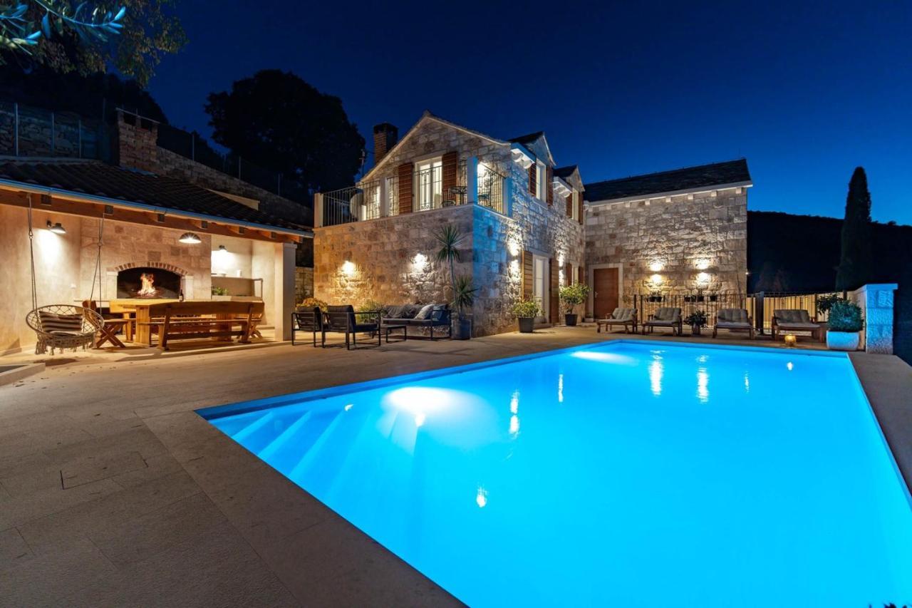 New Villa Ani! Traditional And Luxurious 4-Bedroom Villa With Heated Pool And Sea Views Postira Extérieur photo