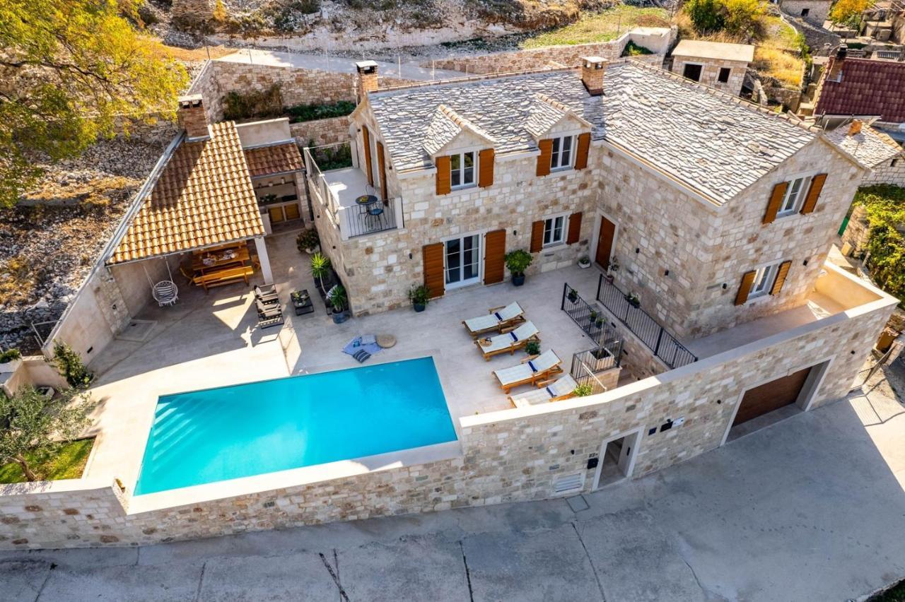 New Villa Ani! Traditional And Luxurious 4-Bedroom Villa With Heated Pool And Sea Views Postira Extérieur photo
