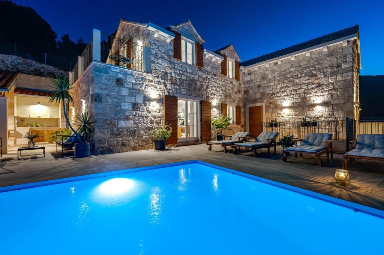 New Villa Ani! Traditional And Luxurious 4-Bedroom Villa With Heated Pool And Sea Views Postira Extérieur photo