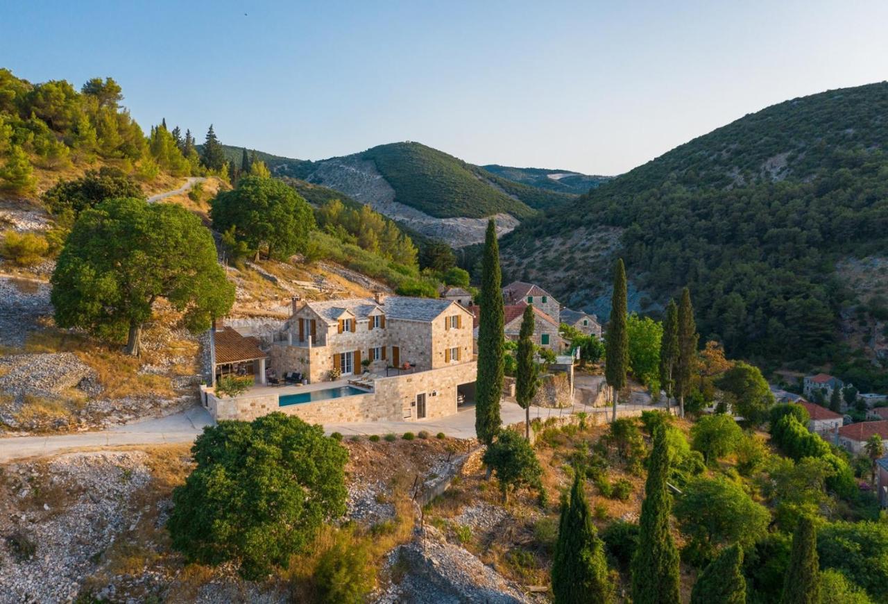 New Villa Ani! Traditional And Luxurious 4-Bedroom Villa With Heated Pool And Sea Views Postira Extérieur photo
