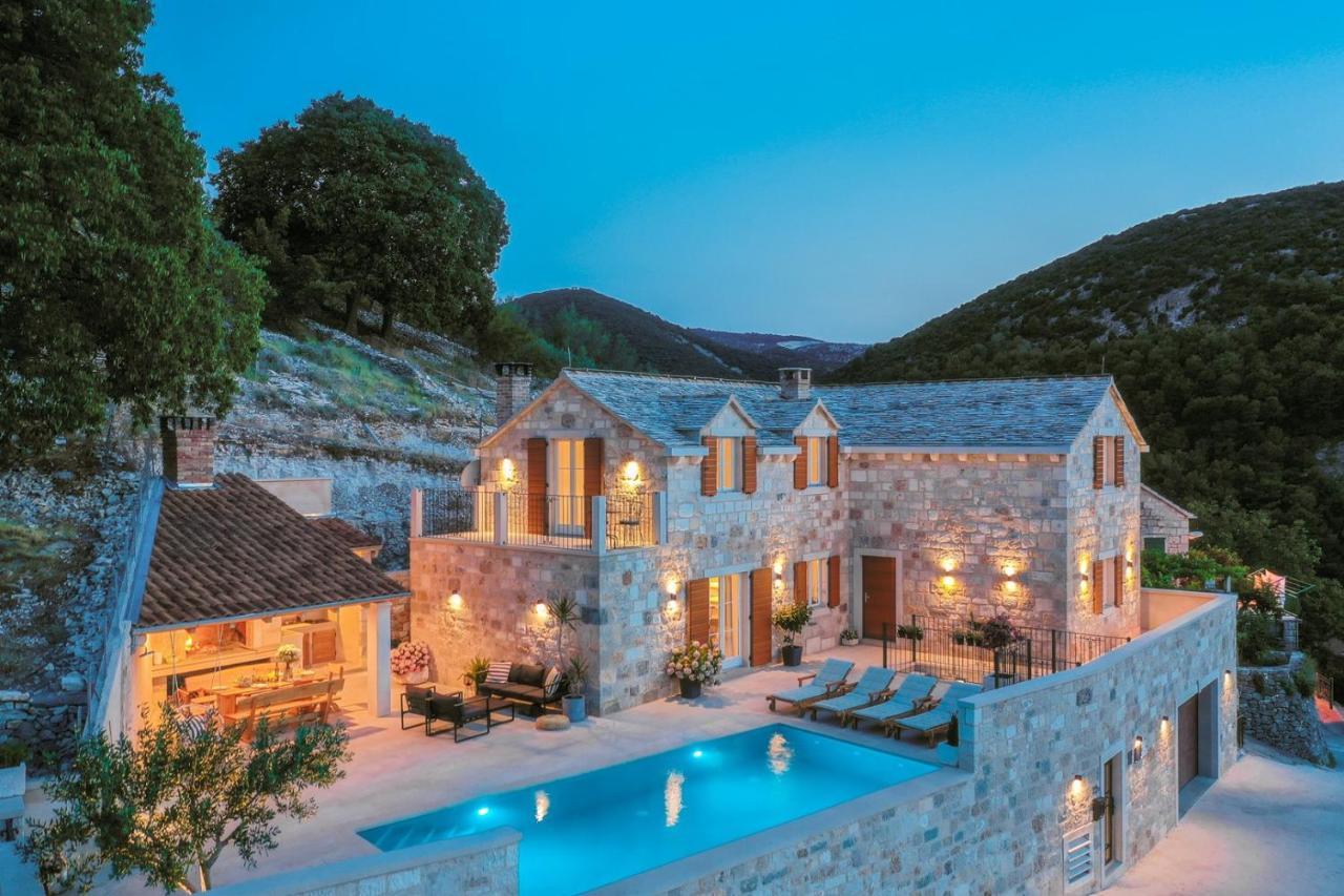 New Villa Ani! Traditional And Luxurious 4-Bedroom Villa With Heated Pool And Sea Views Postira Extérieur photo