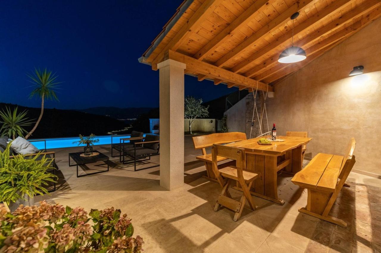 New Villa Ani! Traditional And Luxurious 4-Bedroom Villa With Heated Pool And Sea Views Postira Extérieur photo