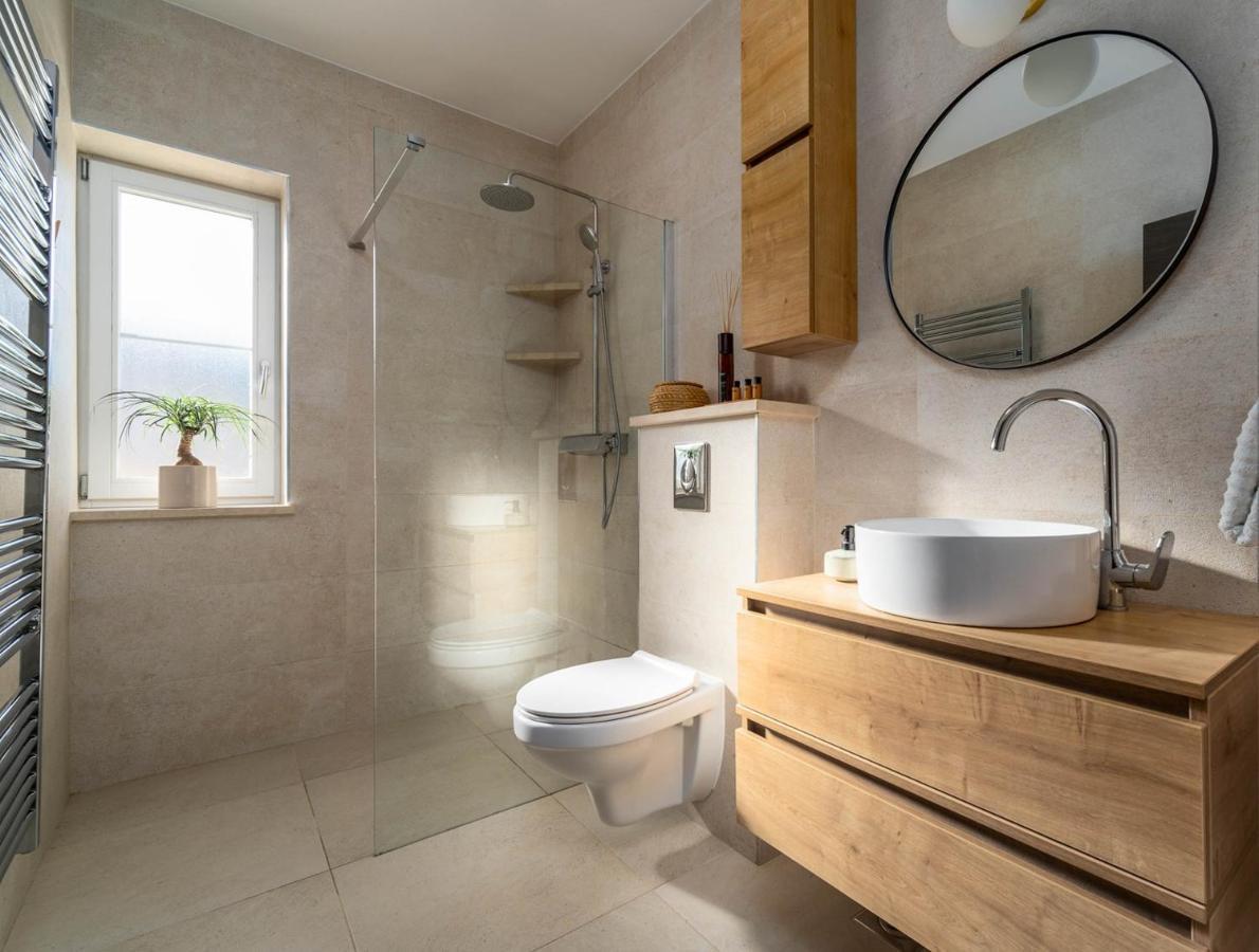 New Villa Ani! Traditional And Luxurious 4-Bedroom Villa With Heated Pool And Sea Views Postira Extérieur photo
