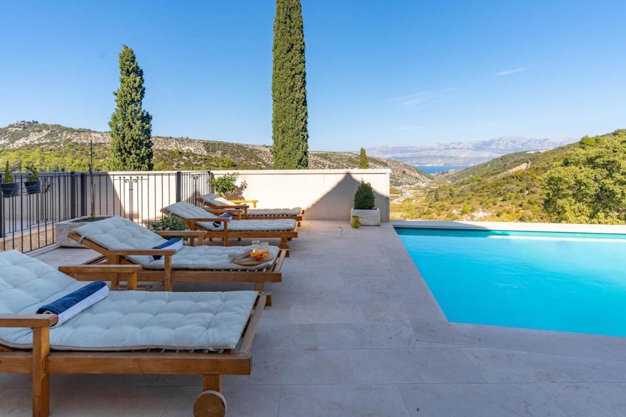 New Villa Ani! Traditional And Luxurious 4-Bedroom Villa With Heated Pool And Sea Views Postira Extérieur photo