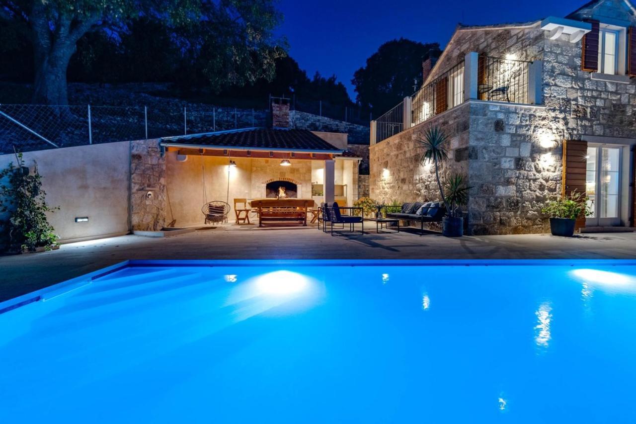 New Villa Ani! Traditional And Luxurious 4-Bedroom Villa With Heated Pool And Sea Views Postira Extérieur photo